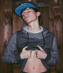 Boys wearing baseball caps 5fbc10ce59604.jpg