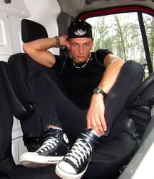 Converse lovers 5fbc32b8af299.jpg