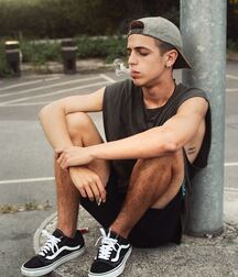 Converse lovers 5fbc32c32ac6a.jpg