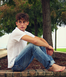Blue jeans and bare feet 5fbd87617bb3b.jpg