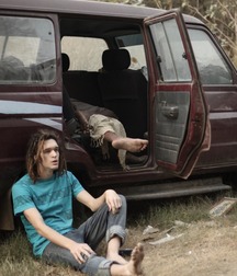 Blue jeans and bare feet 5fbd8783db17a.jpg