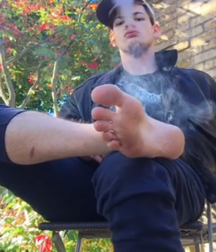 Barefoot bois 5fc03dda7b36a.png