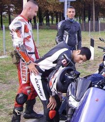 Biker boys in Leather 5fc0422908460.jpg