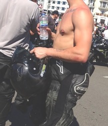 Biker boys in Leather 5fc0422ac04f4.jpg