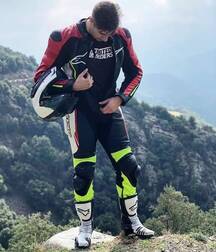 Biker boys in Leather 5fc0422e6c54f.jpg