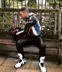 Biker boys in Leather 5fc042376c24f.jpg