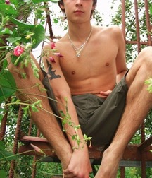 Barefoot hotties 5fc1537eee898.jpg