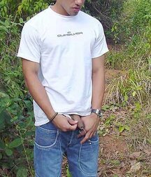 Pissing boys 5fc173764e127.jpg