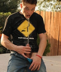 Pissing boys 5fc1739e27fc5.jpg