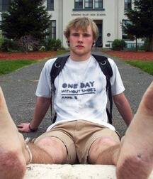 Barefoot friends 5fc2f250e8a7f.jpg