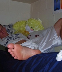 Barefoot friends 5fc2f25e6ee0e.jpg