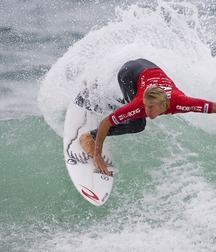 Blond beach and surfer boys 5fc52b939f223.jpg