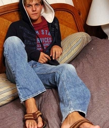 Sexy flip flops guys 5fc5854944a38.jpg