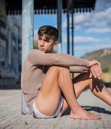 Amazing boy bodies 5fc64fe222b23.jpg