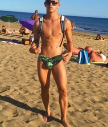 Boys big bulges 5fc650ff0d64d.jpg