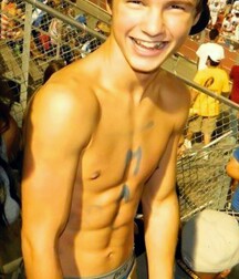 Hot boys in city 5fc651d8182a0.jpg