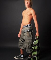 Hot boys in city 5fc652170e36c.jpg