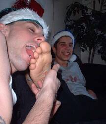 Big foot guys 5fc82aa3aece7.jpg