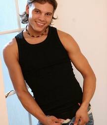 Hottie Arno 5fc85979bcee7.jpg