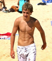 Beach boy hotties 5fc8fbbd1109d.jpg