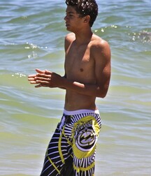 Beach boy hotties 5fc8fbd85962d.jpg