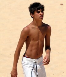 Surfer and beach boys 2 5fc8fdd7e9e9a.jpg