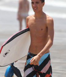 Surfer and beach boys 2 5fc8fdfaccd12.jpg