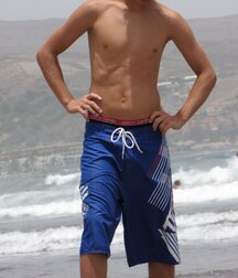 Surfer and beach boys 2 5fc8fe3fa7571.jpg