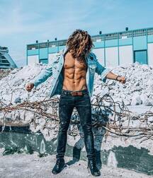 Gorgeous longhair hunks 5fc9af798c374.jpg