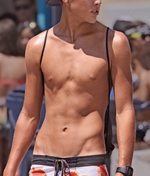 Beach hotties in the sun 5fcad4cf3753b.jpg