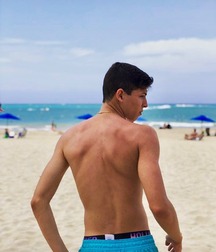 Beach hotties in the sun 5fcad4dc8a5de.jpg