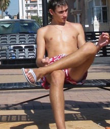 Flip flops and barefoot 5fcb994c90edf.jpg
