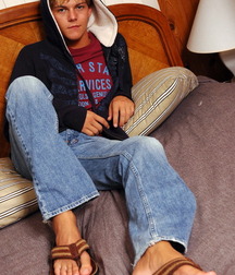 Flip flops and barefoot 5fcb995e867b0.jpg