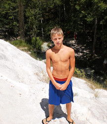 Flip flops and barefoot 5fcb99b8067cb.jpg