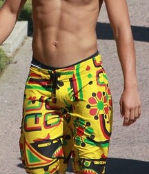 Flip flops and barefoot 5fcb99b9c56c4.jpg