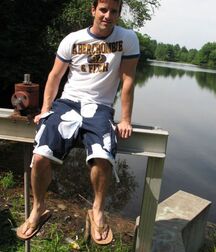 Flip flops and barefoot 5fcb99e8bf611.jpg