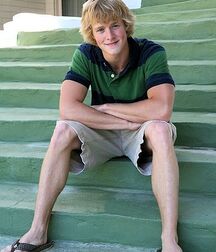 Flip flops and barefoot 5fcb99f076711.jpg