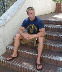 Flip flops and barefoot 5fcb99fba310b.jpg