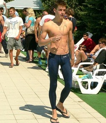 Flip flops and barefoot 5fcb9a170aff7.jpg