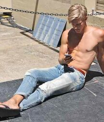 Flip flops and barefoot 5fcb9a1b117ed.jpg