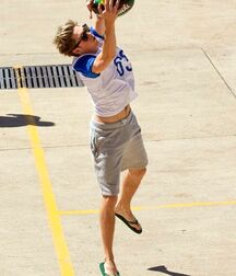 Flip flops and barefoot 5fcb9a1d77ca8.jpg
