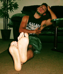 Friends delicious feet 5fccd38259ed5.jpg