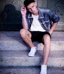 Sneakerboys in chucks 5fccd64b061ca.jpg