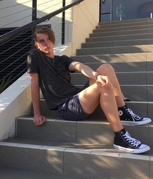 Sneakerboys in chucks 5fccd6583f35f.jpg