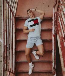 Sneakerboys in chucks 5fccd65f48106.jpg