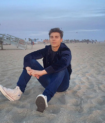 Sneakerboys in chucks 5fccd68117ca3.jpg