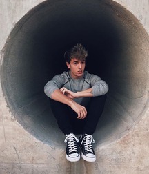 Sneakerboys in chucks 5fccd6bb29402.jpg