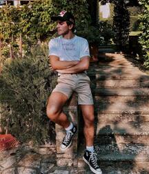 Sneakerboys in chucks 5fccd6c2365e7.jpg