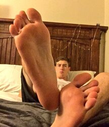 Life at the boys feet 5fcce841d5e89.jpg