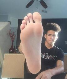 Life at the boys feet 5fcce87dd89e3.jpg